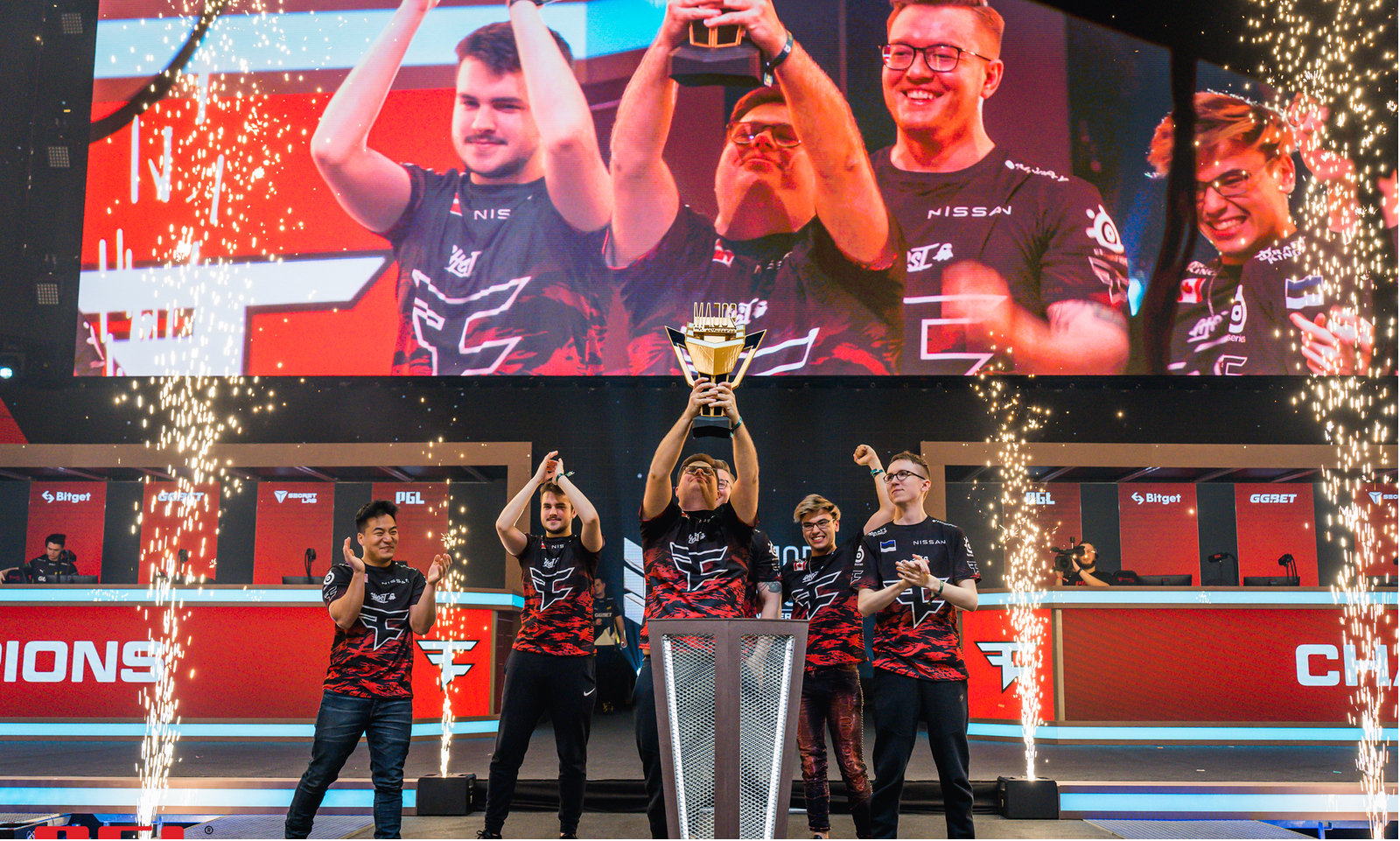 外线大空位 外线大空位